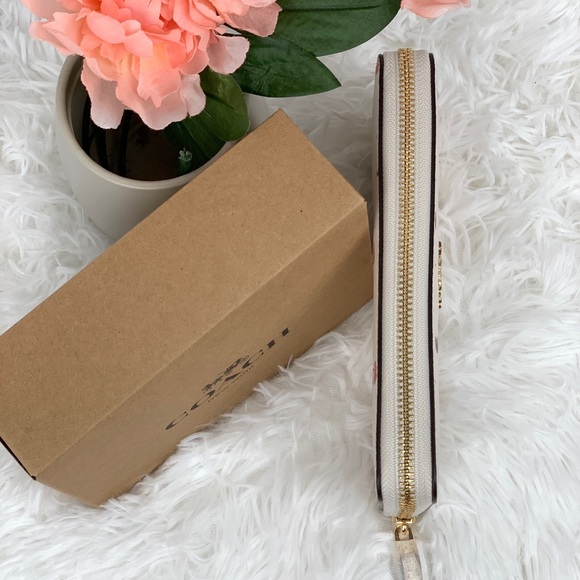 Coach Wallet Cherry Print - Picture 5 of 8